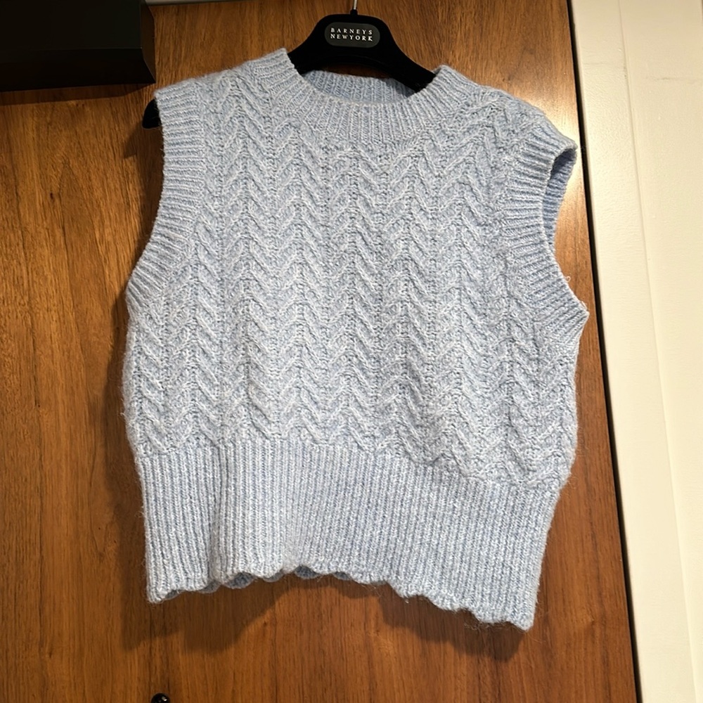 Zara baby pale blue scallop hem sweater vest M
